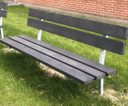 ARCO bænken med plastplanker for nedstøbning