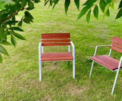 SEDIA stole en robust stol i dansk stilrent design beklædt med mahogni
