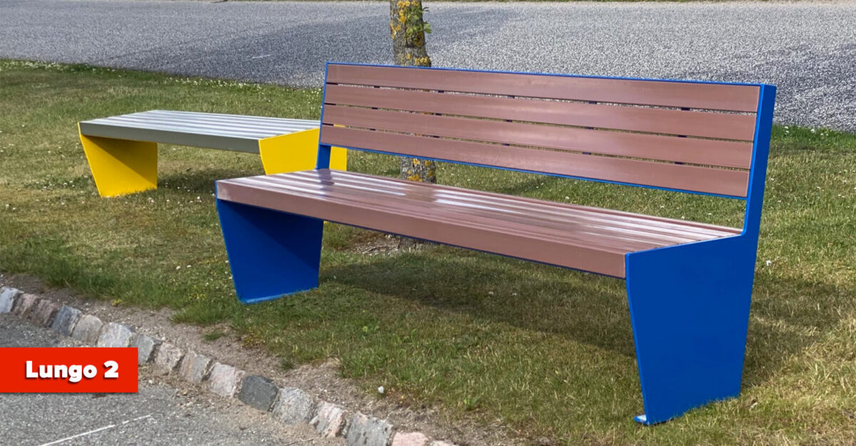 plinte og bænke i galvaniseret og malet stål og beklædt med plast stave af genbrugte legoklodser plast