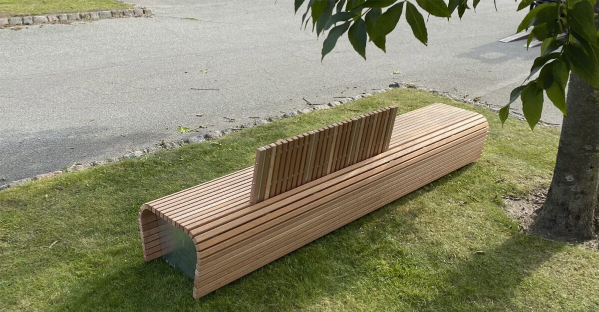 steno bænke og plinte med Mahogni stave og ryg i unik design