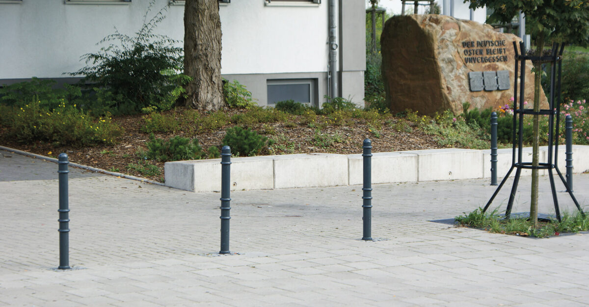 kegleformede dekorative pullerter til placering i byen
