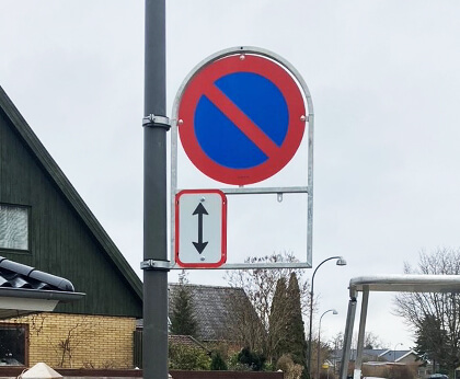 SKILTEHOLDER