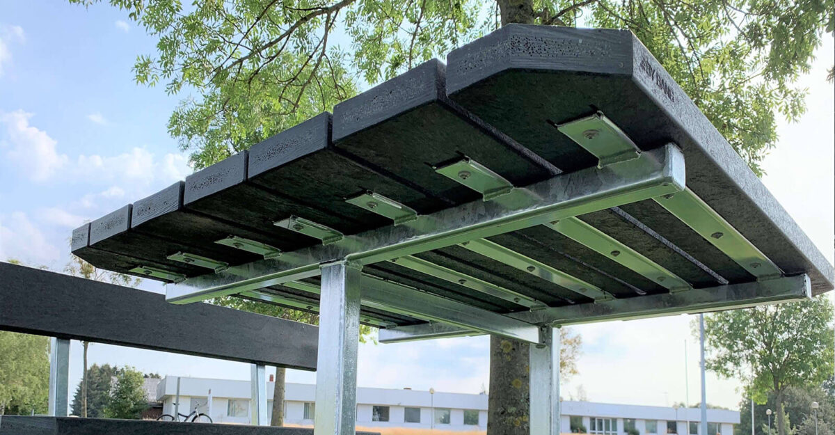 Robust bordbænkesæt til park og by med forstærkede plast planker