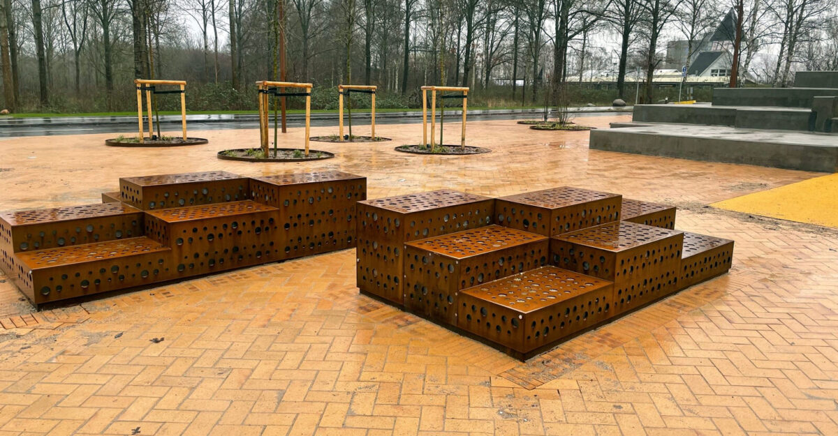 corten stålkasser i unikt design med unikt mønster på siderne, med LED lys monteret indeni, Fremtidens Vollsmose |Specialdesignede bymøbler - BY BANG