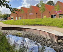 en palisadedæk i Azobe træ til områdefornyelsen projekt i Tønder midtby