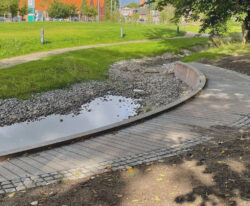 en palisadedæk i Azobe træ til områdefornyelsen projekt i Tønder midtby