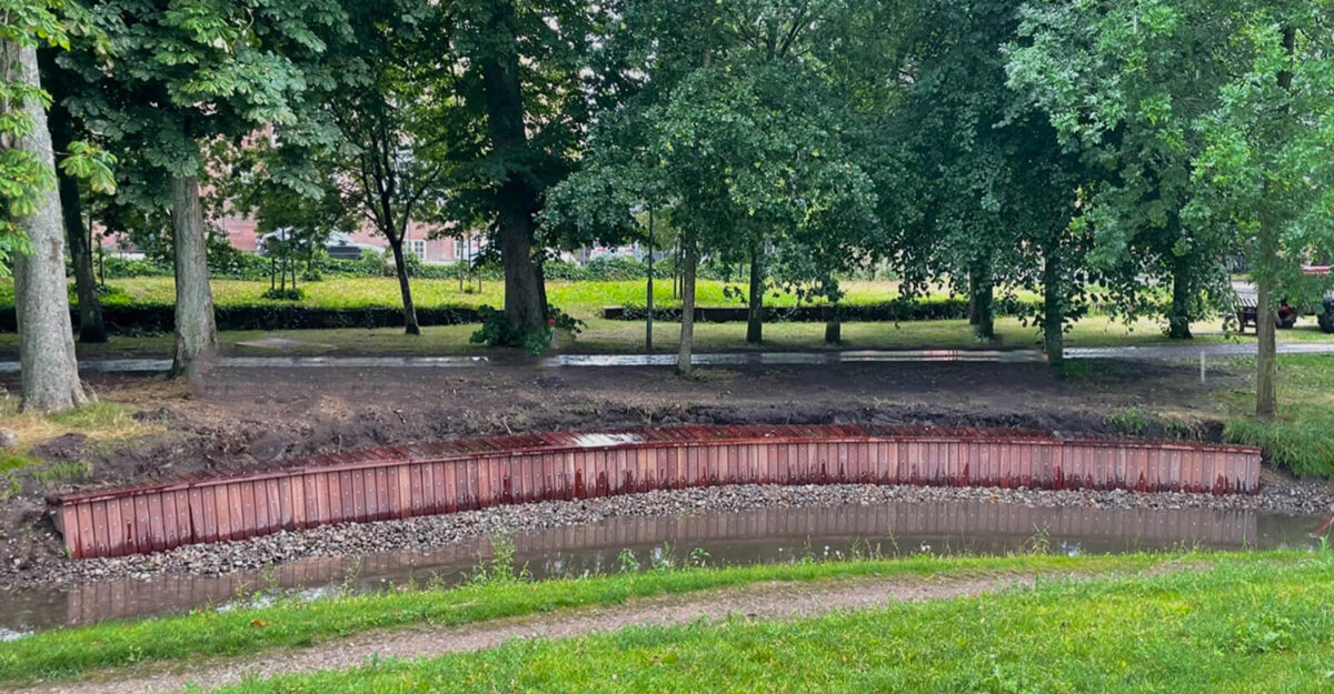 en palisadedæk i Azobe træ til områdefornyelsen projekt i Tønder midtby