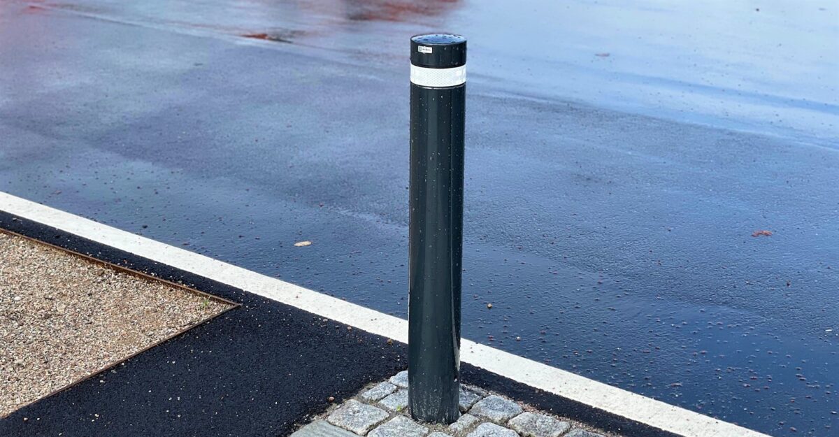 tiltbar pullert i galvaniseret stål og malet udførsel