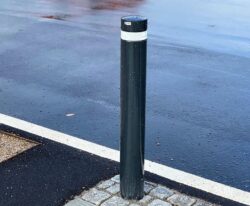 tiltbar pullert i galvaniseret stål og malet udførsel