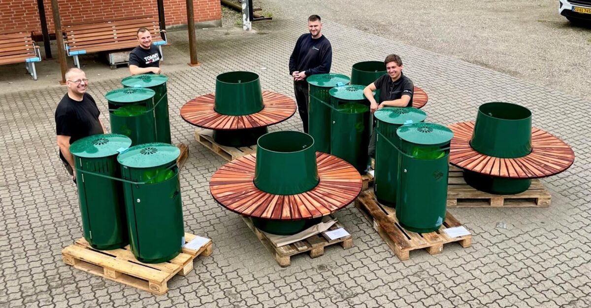 Runde plantekummer med bænk i galvaniseret stål og hårdttræ. Perfekte til storcentre og offentlige rum. Kontakt os i dag