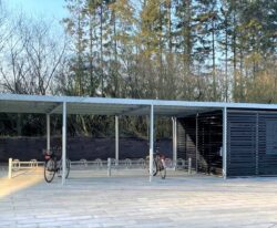 CASA 33 – Cykelskur og miljøstation i én løsning, som både fremstilles som cykelskur eller som overdækning til affaldscontainere