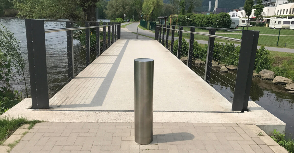 aftagelig pullert i rustfri stål med trekantlås