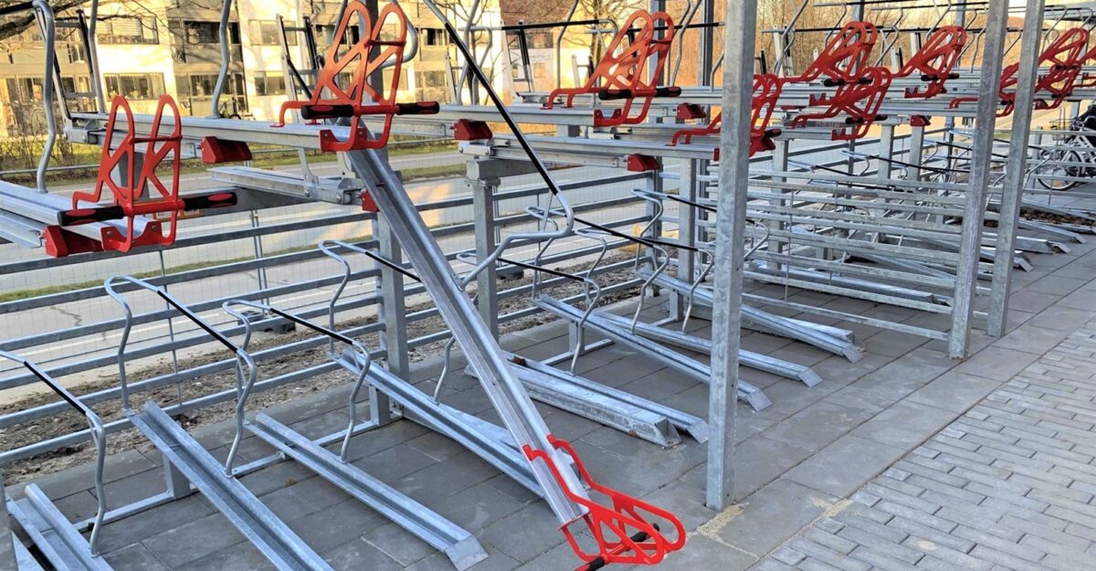 Etage parkering – Pladsoptimering og Brugervenlig Cykelparkering i To Etager
