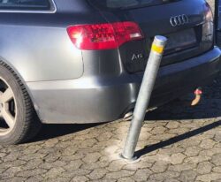 Tiltbar pullert med et fleks på ca 30 grader i alle retninger