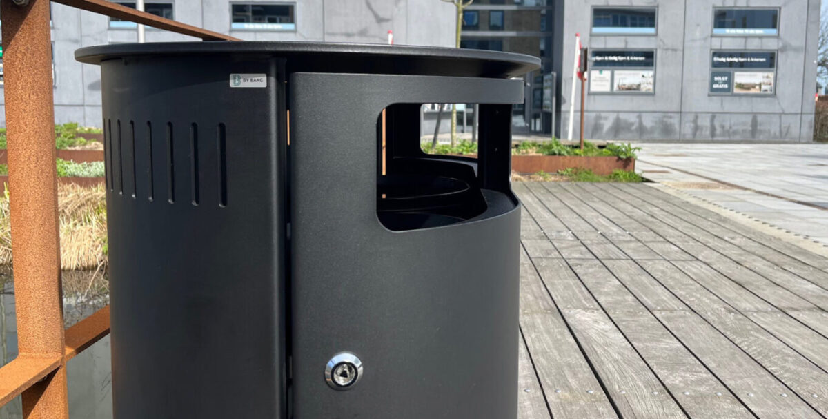 Affaldssortering 2 i en (skraldespand) til sortering af affald med to sektioner á 75 liter