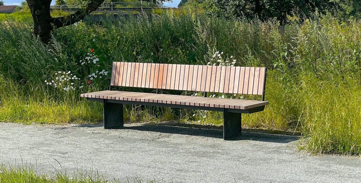 Crepa bænk i naturpark i Løgumkloster