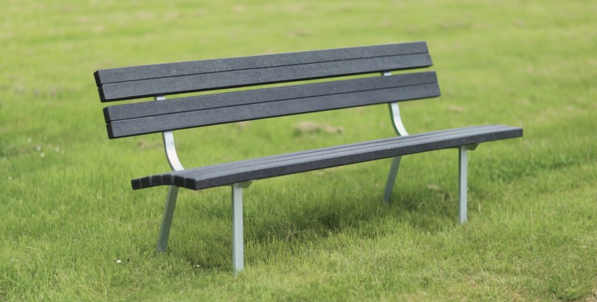 Rici bænk med plast planker