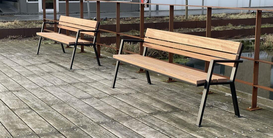 sedia bænk , park bænk med mahogni planker