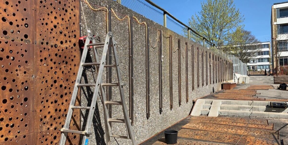 Corten Vægge med Hulmønster og Integreret Belysning. LED-belysning og specialprofiler,