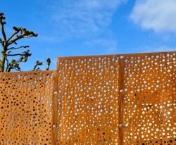 Corten Vægge med Hulmønster