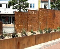 corten afskærmning med hul mønster