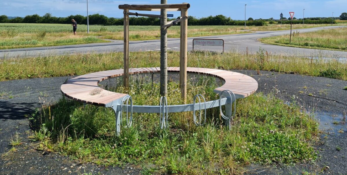 Crepa plint , cirkelplint med cykelstativer fra By Bang