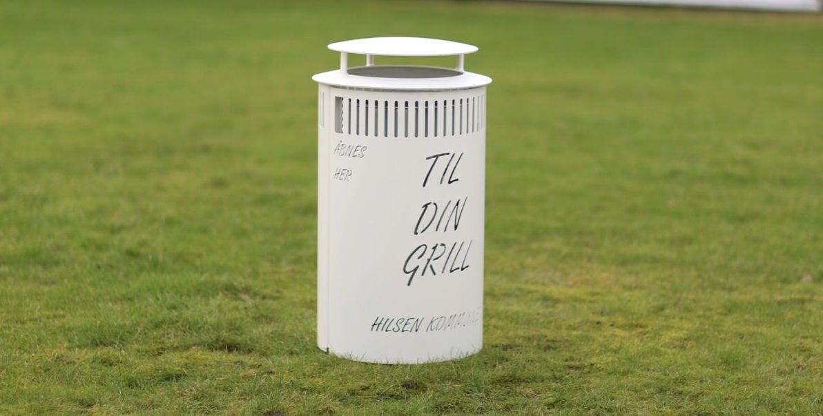 Effektiv affaldshåndtering med en affaldsbeholder i stål til engangsgrill. Perfekt til parker, strande og offentlige områder. Bestil nu.
