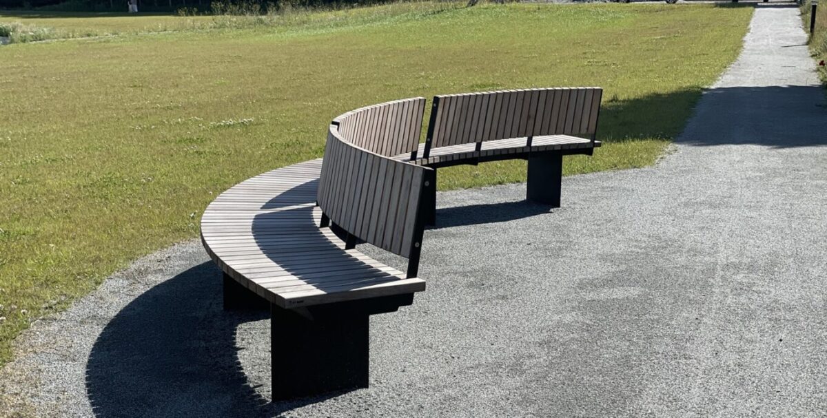 Lungo-1 plinte | Bænk i stål med mahogni