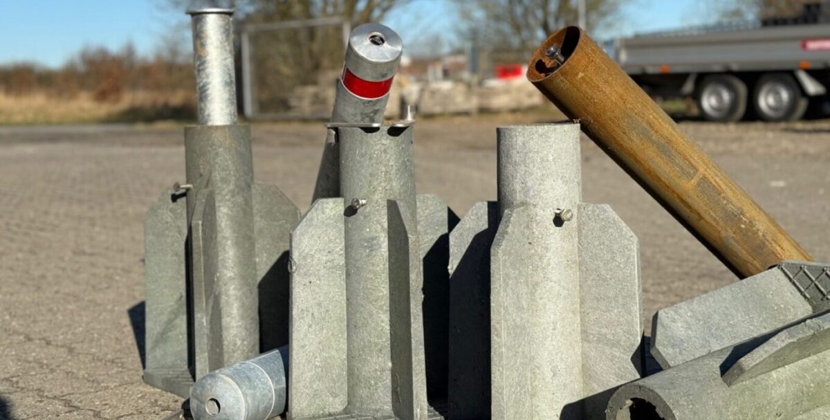 Jordfæstningssokkel af genbrugsplast – let, fleksibel og et grønt alternativ til beton. Bæredygtig løsning til pullerter