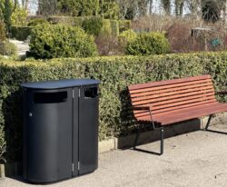 Affaldssortering 2 i en kan integreres smidigt i forskellige miljøer som parken, skolegården, havnen, boligforeningen, virksomheden, byrummet