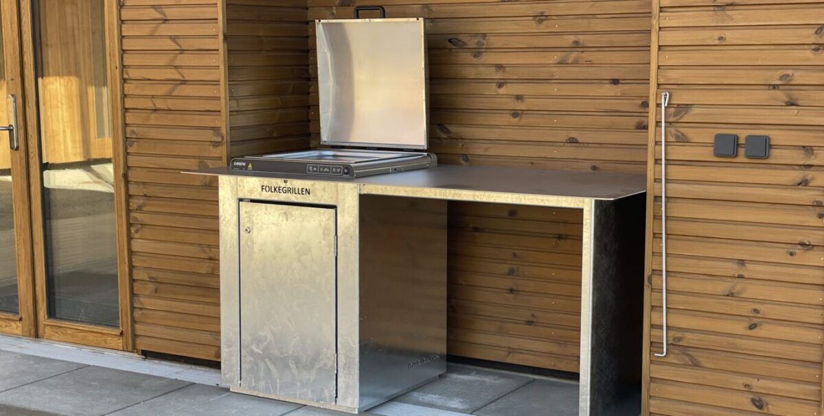 Folkegrillen en moderne vedligeholdelsesfri grill til byrum. Folkegrillens er udstyret med en forvarmer funktion som dræber alle bakterier.