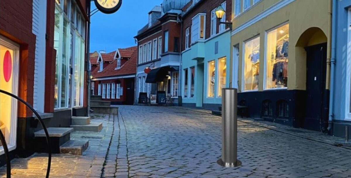 Nedfældelig rustfri pullert Ø154 mm – fleksibel, låsbar og pladsbesparende løsning til adgangssikring og trafikafspærring.