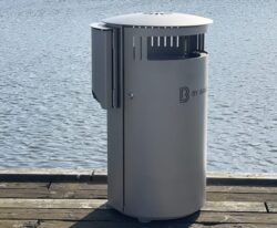 Rustfri affaldsbeholder med Hundeposeholder ved Islandsbrygge