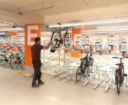 Bici etage cykelparkering med mange pladser i kælder