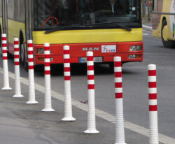 Fleksibel plast pullert