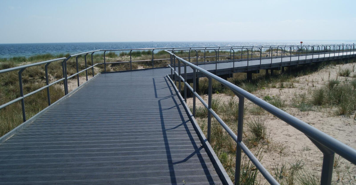 Broplanker i kraftig genbrugsplast ideelle til strandstier, stisystemer og andre udendørsprojekter.er