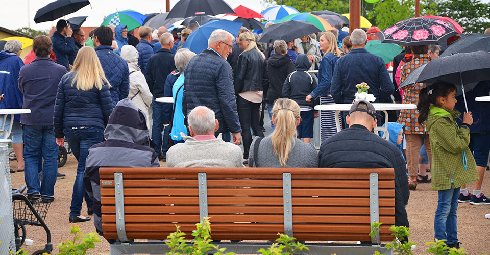 folk fejrer åbning af omdannelse ved Skive Å