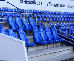 BY BANG galvaniseret stål rækværk ved spillerudsnit på Randers Arena stadion